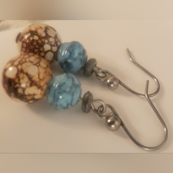 Handmade semiprecious drop earrings turquoise and brown - Picture 2 of 2